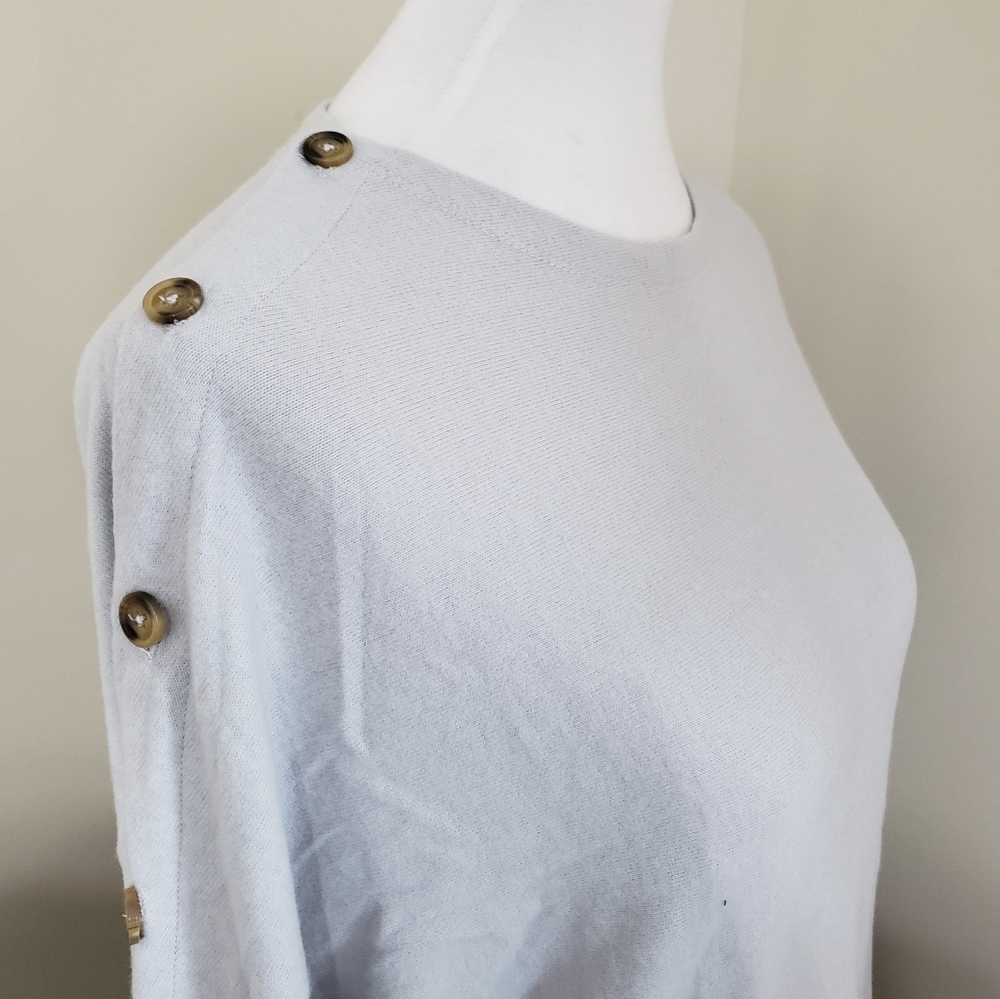 Button sleeve top
